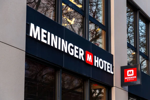 제네바 스위스 2022 제네바의 표지판 Meininger Hotel Group 독일에 기업이다 — 스톡 사진