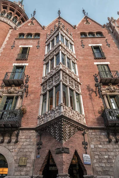 バルセロナ スペイン 2022年2月11日 Casa Les PunxesまたはCasa Terradasは モダニスタの建築家Joep Puig Cadafalchによって設計された建物です — ストック写真