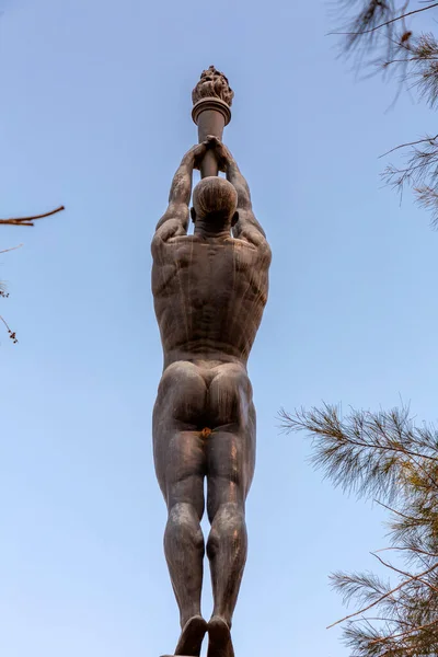 Barcelona España Feb 2022 Escultor Bronce Hombre Levantando Una Antorcha — Foto de Stock