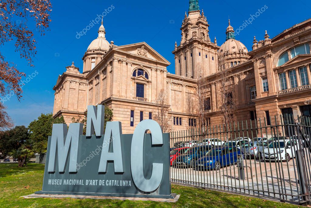 Barcelona, España - 11 FEB 2022: El Palau Nacional es un edificio en la