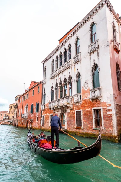 고대의 베네치아 운하에 곤돌라 이탈리아 베네토 — 스톡 사진