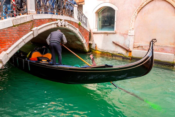 Gondolák Ókori Csatornákon Velence Veneto Olaszország — Stock Fotó