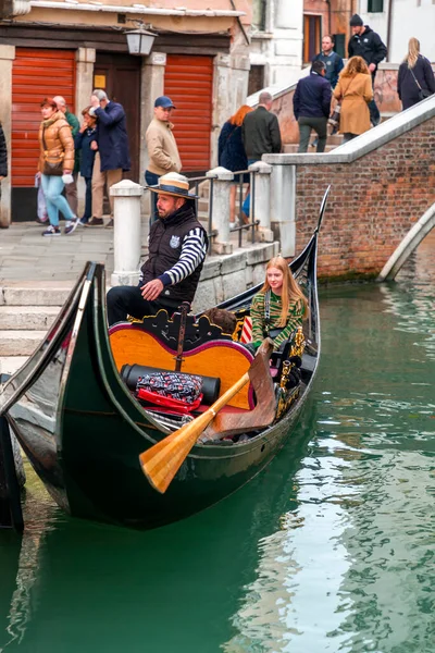 Veneza Itália Abril 2022 Gôndolas Nos Antigos Canais Veneza Veneto — Fotografia de Stock