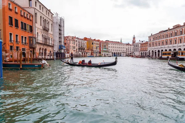Venise Italie Avril 2022 Gondoles Sur Les Anciens Canaux Venise — Photo