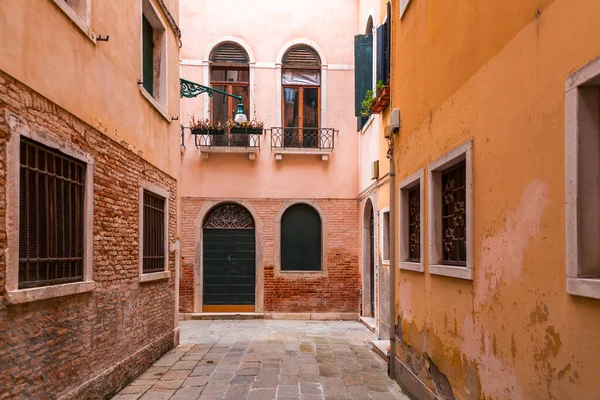 Tipik Venedik Mimarisi Talya Venedik Sokak Manzarası — Stok fotoğraf