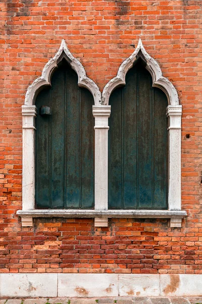 Típica Ventana Estilo Veneciano Detalle Arquitectónico Venecia Veneto Italia —  Fotos de Stock