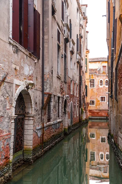 ヴェネツィア ヴェネト 北東部イタリアの美しい運河と伝統的なヴェネツィアの建物 — ストック写真