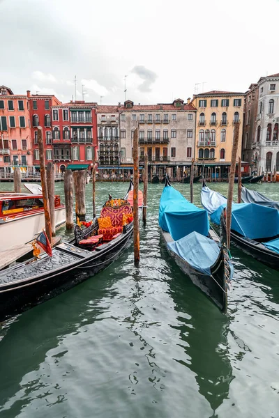 Venedig Italien April 2022 Gondolas Antika Kanalerna Venedig Veneto Italien — Stockfoto