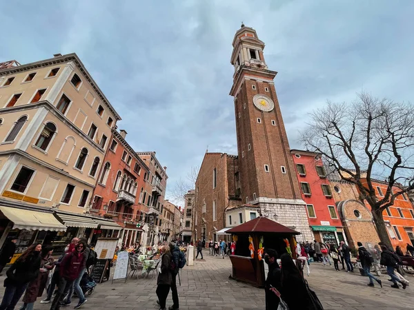 Венеция Италия Апреля 2022 Года Часовая Колокольня Церкви Свв Апостолов — стоковое фото