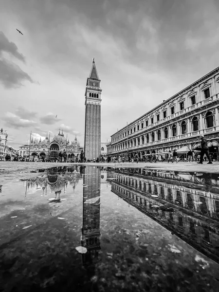 Wenecja Włochy Kwietnia 2022 Zabytki Ludzie Spacerujący Placu Świętego Marka — Zdjęcie stockowe