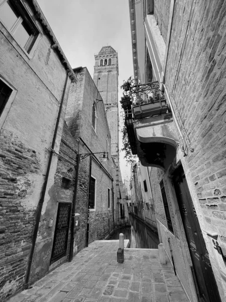 Venecia Italia Abril 2022 Hermosos Canales Edificios Venecianos Tradicionales Venecia —  Fotos de Stock