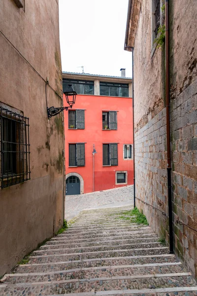 Hermosas Calles Del Casco Antiguo Girona Con Edificios Antiguos Escaleras —  Fotos de Stock