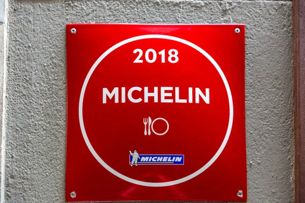 지로나 카탈루냐 스페인 Feb 2022 Michelin Star Sign Plate Girona — 스톡 사진