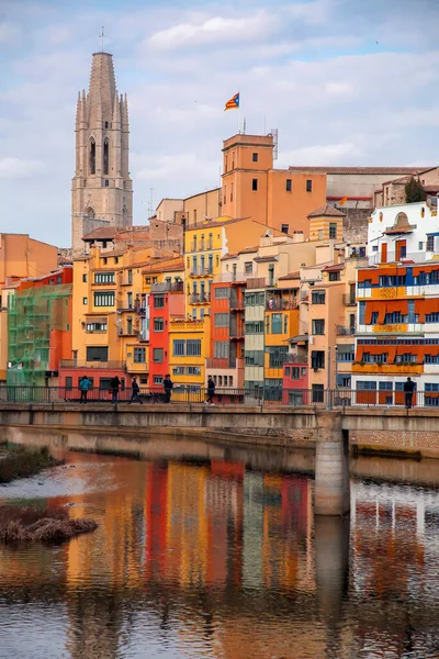 Жирона Каталонія Іспанія Feb 2022 Cityscape View Buildings River Onyar — стокове фото