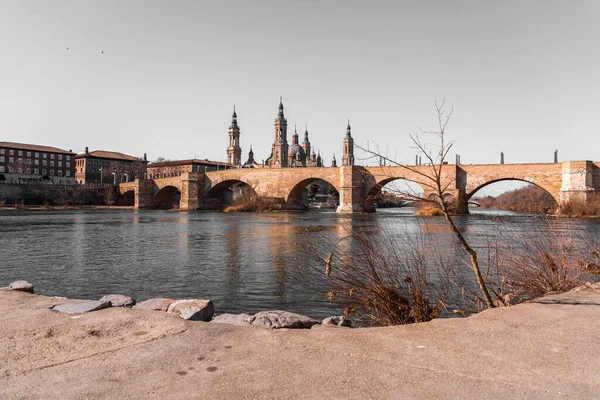 Stenen Brug Puente Piedra Het Spaans Rivier Ebro Zaragoza Aragon — Stockfoto