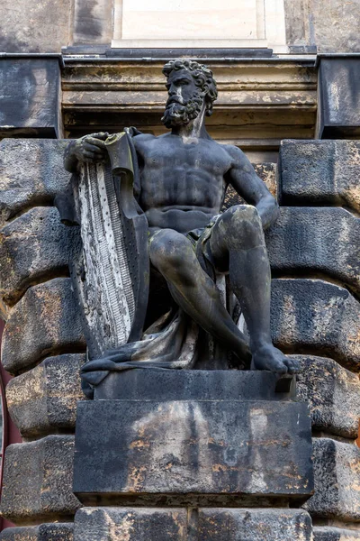 ドレスデン ドイツ 2021年12月19日 ドレスデンの古代彫刻建築の詳細 — ストック写真