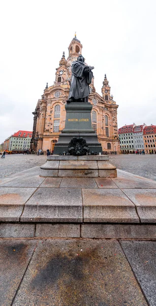 Дрезден Німеччина Грудня 2021 Статуя Мартіна Лютера Перед Фрауенкірче Ноймаркті — стокове фото