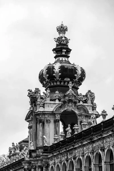 Puerta Corona Con Adornos Dorados Residenzschloss Casco Antiguo Dresde Capital —  Fotos de Stock