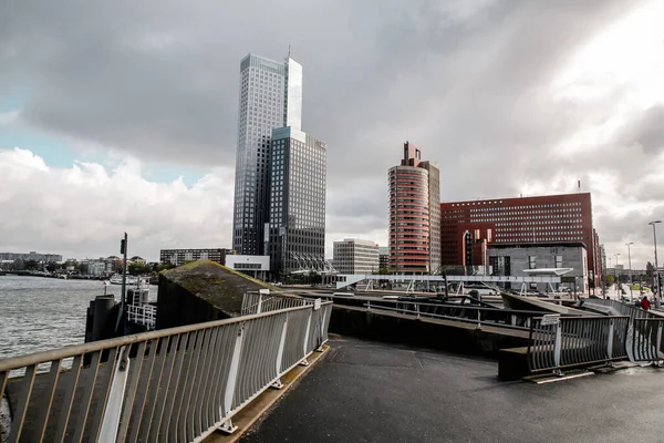 Rotterdam Nizozemsko Října 2021 Moderní Obchodní Věže Břehu Řeky Nieuwe — Stock fotografie