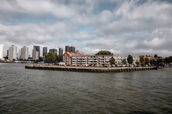 Rotterdam Niederlande Oktober 2021 Moderne Geschäftstürme Ufer Der Nieuwe Maas — Stockfoto