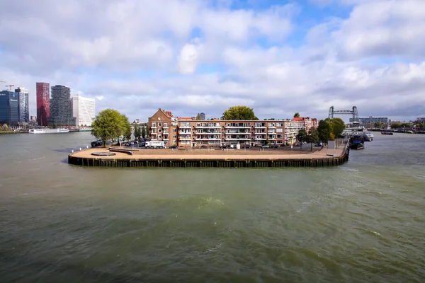 Rotterdam Hollanda Ekim 2021 Nieuwe Maas Nehri Nin Kıyısında Yer — Stok fotoğraf