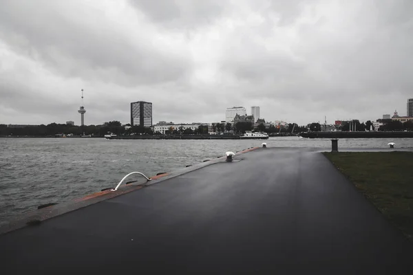 Rotterdam Hollanda Ekim 2021 Nieuwe Maas Nehri Nin Güney Kıyısında — Stok fotoğraf