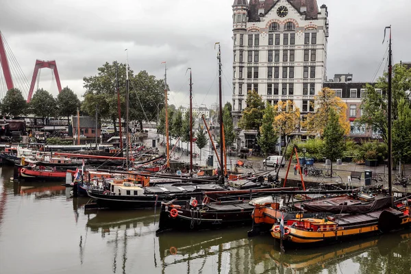 Rotterdam Ekim 2021 Yağmurlu Bir Günde Arka Planda Rotterdam Oude — Stok fotoğraf