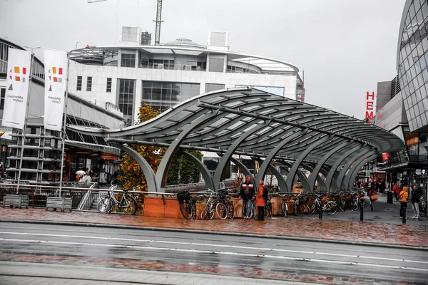 Rotterdam Nederländerna Oktober 2021 Gatuvy Och Parkeringsplats För Cyklar Rotterdam — Stockfoto