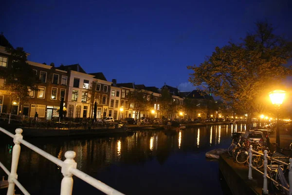 Leiden Nizozemsko Října 2021 Večer Pohled Krásných Kanálů Leidenu Leiden — Stock fotografie