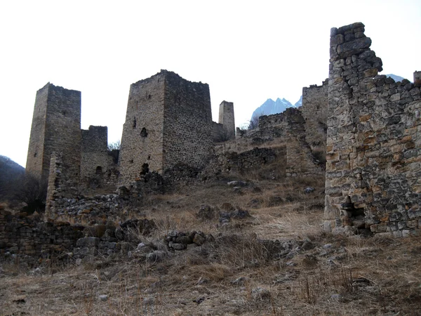 イングーシ共和国の塔があります。古代の建築と遺跡 — ストック写真