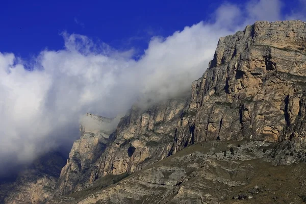 Verão nas montanhas do Cáucaso. A viagem de canyon Adyl-Su — Fotografia de Stock