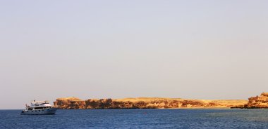 Beyaz gemi kırmızı deniz yoluyla taşıma