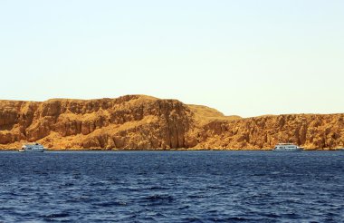 Beyaz gemi kırmızı deniz yoluyla taşıma