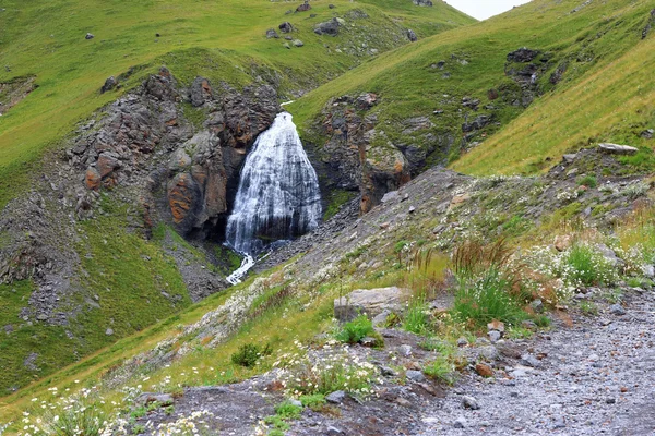 Cachoeira Tranças Girlish entre as montanhas do Norte do Cauca — Fotografia de Stock