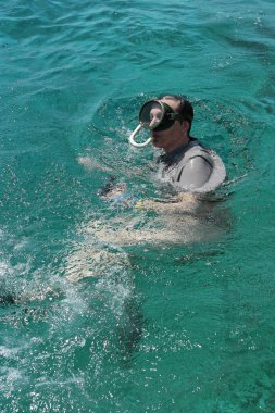 kadın fotoğrafçı Kızıldeniz suya dalış
