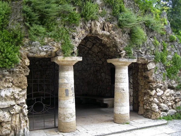 Dianas grotto. Πιατιγκόρσκ ορόσημα, το βόρειο caucas — Φωτογραφία Αρχείου