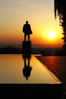 Lenin'in Meydanı. Lenin'in Anıtı ve fontain gözyaşı