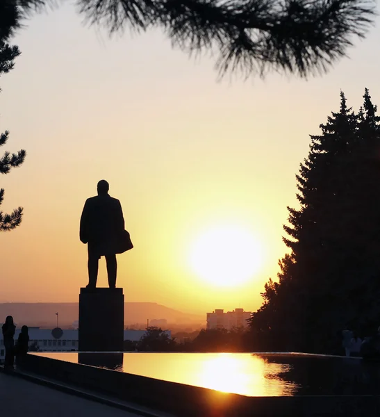 Lenin'in Meydanı. Lenin'in Anıtı ve fontain gözyaşı