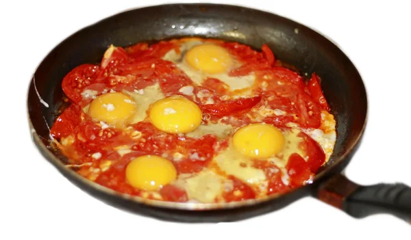 Stekta ägg med tomat på pannan — Stockfoto
