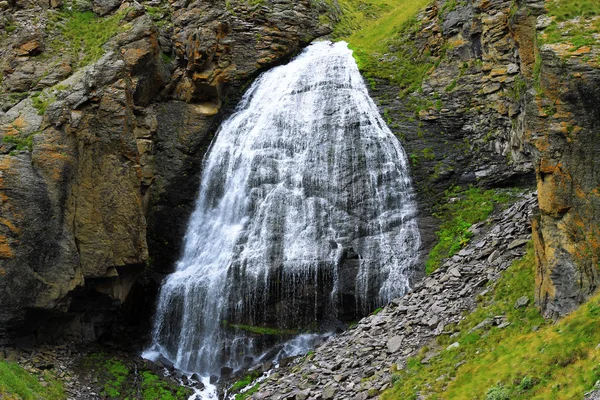 Cascada Trenzas femeninas entre las montañas del norte del Cauca — Foto de Stock