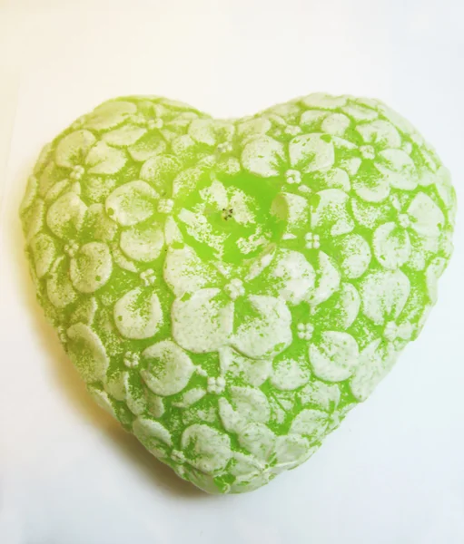 バレンタインの心と心臓形状キャンドル白バクの分離 — ストック写真