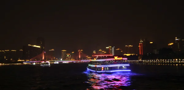 Корабель рухається в ніч Перл-Рівер — стокове фото