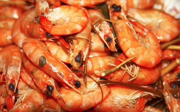 Un fond de crevettes bouillies prêt à manger — Photo