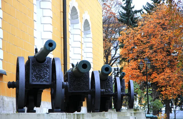 莫斯科克里姆林宫，俄罗斯古炮 — 图库照片