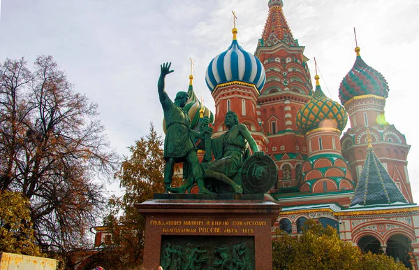 Minin Pojarskii Monument Basil Cathedral Red Square Moscow Russian Federation — Φωτογραφία Αρχείου
