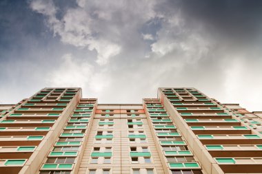 altında yeni Belediye Binası