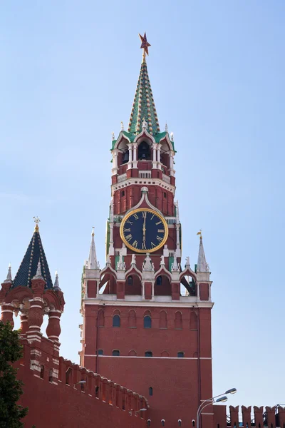 Спасская башня Кремля или Красная площадь в Москве — стоковое фото