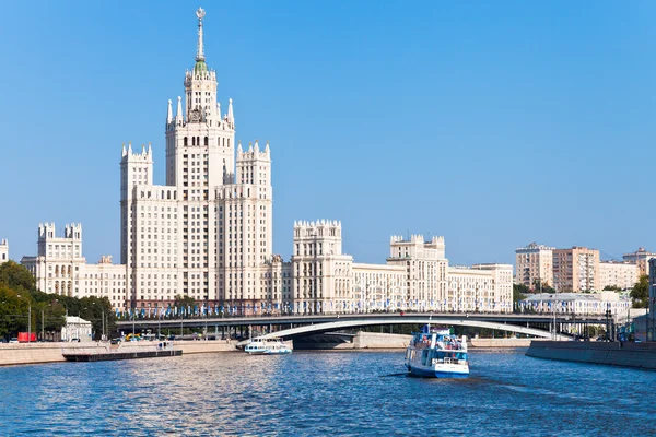 Moskauer Stadtbild an Sommertagen — Stockfoto