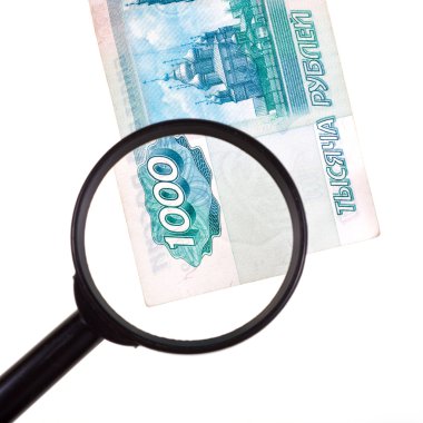 Büyüteç banknot yakınlaştırır
