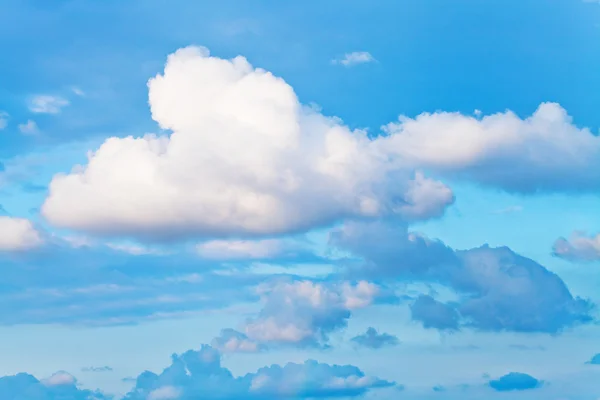 Nube de cúmulo blanco — Foto de Stock